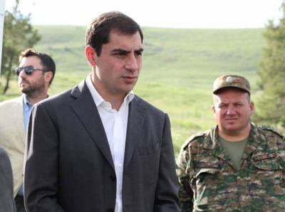 «Иравунк»: Представители властей Армении и оппозиции вместе повеселились на свадьбе 