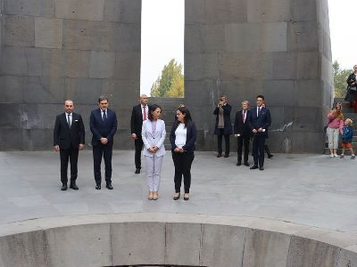 Germany FM visits Armenian Genocide Memorial in Yerevan