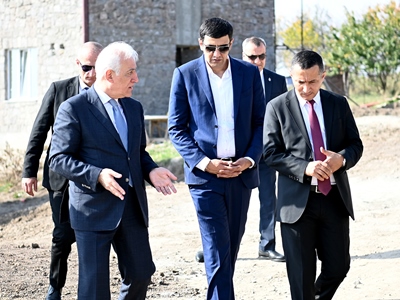 Հանրապետության նախագահը շրջել է Ներքին Խնձորեսկ գյուղում, այցելել գյուղի մանկապարտեզ