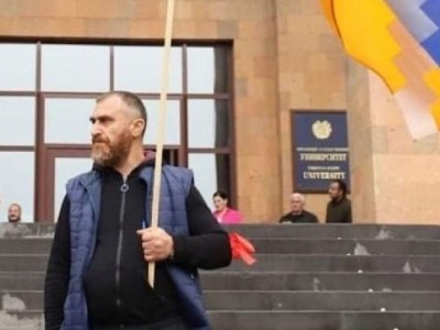 Депутат: Отец героя Армен Галстян продолжает оставаться под арестом