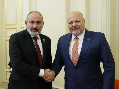 Пашинян провел встречу с прокурором Международного уголовного суда Каримом Ханом
