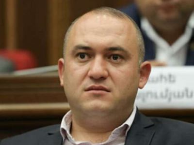 Փաշինյանը երկու շաբաթով արձակուրդ ուղարկեց Արարատի մարզպետին