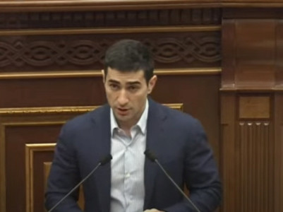 Сын второго президента Армении принес присягу депутата, но с опозданием