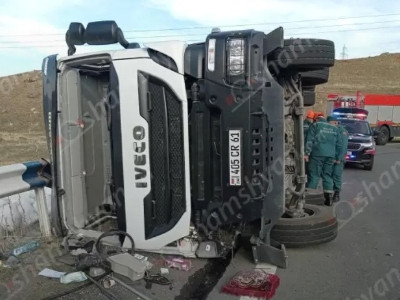 Վայոց ձորում մի քանի տոննա գիպսոնիտով բարձված Iveco բեռնատարը կողաշրջվել է