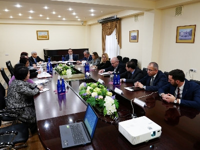 Կոնդեցիների` տարիներով տիրապետած տարածքները սեփականության իրավունքով կգրանցվեն. Ավինյանը հանդիպել է բնակիչներին