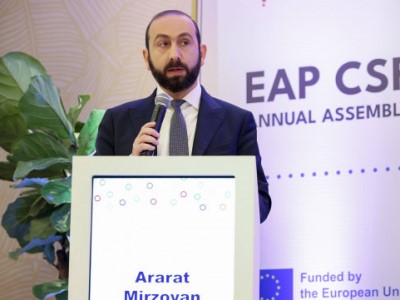 Мирзоян: У РА есть политическая воля урегулировать отношения с Азербайджаном согласно принципам Гранады