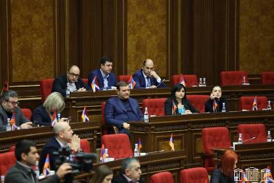 «Հրապարակ». Ակնհայտ տարբերություն է նկատվում խորհրդարանական երկու ուժերի մարտավարություններում