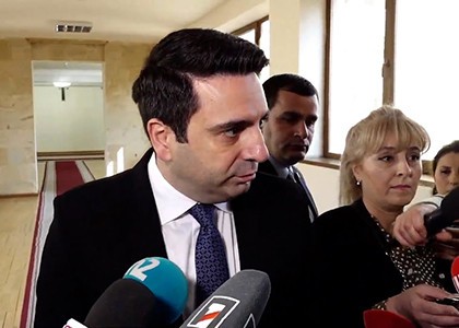 Спикер парламента Армении: Нет графика по срокам подписания мирного договора 