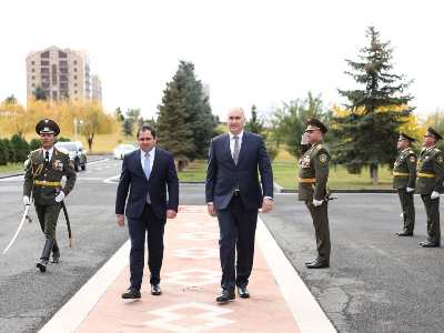 Armenia, Georgia defense ministers discuss regional security issues (PHOTOS)