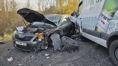 Крупное ДТП в Арагацотнской области: столкнулись «Toyota Camry» и грузовик «Mercedes», есть раненые
