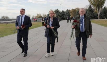 Депутаты ПА ОБСЕ посетили мемориальный комплекс Цицернакаберд