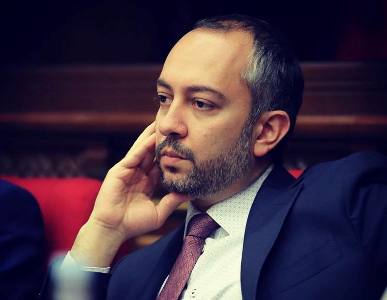 «Ժողովուրդ». Էդուարդ Աղաջանյանը «մեկուսացել է» թիմից. շփվում է միայն երկու հոգու հետ