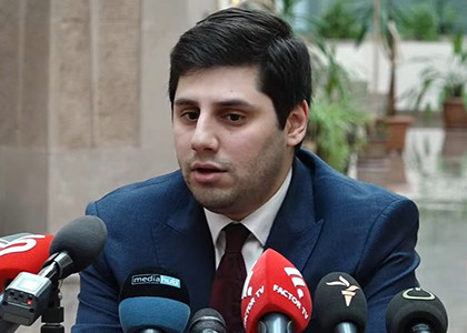 Вице-мэр: Многие щели на зданиях вокруг Площади Республики Еревана были сделаны давно
