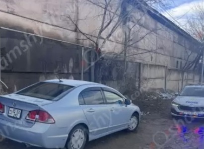 В Ереване у завода по производству пенопласта обнаружили труп мужчины