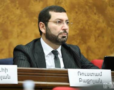 «Հրապարակ». «Թմրանյութ դու ու քո նմաններն եք օգտագործում, անուղե՛ղ». Բաքոյանն արհամարհում է դատարանին