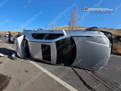 Կոտայքում Mercedes-ը բախել է երկաթե արգելապատնեշներին և կողաշրջվել. կա վիրավոր. պարեկներիը կանխել են վարորդների վեճը
