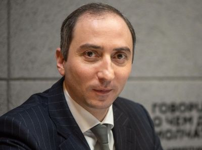 «Ժողովուրդ». Վահագն Խաչատուրյանն իր բարեկամին կտանի նախագահական. օղակը նախարարի շուրջ սեղմվում է