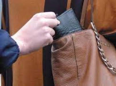 Երևանում երիտասարդը մորից գումար է պահանջել, մերժումից հետո հարձակվել է մոր վրա, խլել պայուսակն ու հափշտակել մեծ գումար