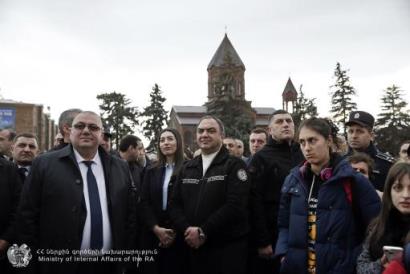 Глава МВД Армении призвал жительниц Гюмри вступить в ряды Патрульной службы