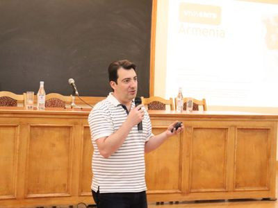 Վիվա-ՄՏՍ-ի գլխավոր տնօրեն Արմեն Ավետիսյանը ԵՊՀ-ում հանդես եկավ դասախոսությամբ (ֆոտո)
