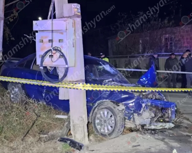 Արարատի մարզում բախվել են Opel Omega-ն ու «ՎԱԶ 2107»-ը, վերջինս հայտնվել է բնակչի հողամասում. կան վիրավորներ