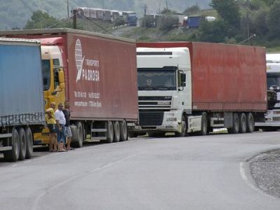 70 բեռնատար Լարսից հետ է վերադառնում, իսկ հարյուրավոր բեռնատարներ սպասում են պատասխանի. Դանիելյան