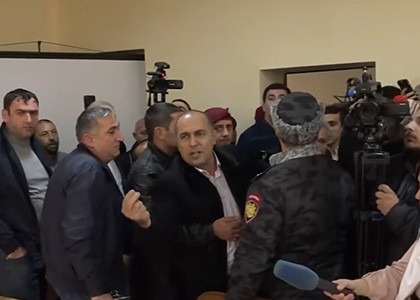 Арен Мкртчян и Аркадий Тамазян «обменялись» ругательствами: «Я прибью тебя, сволочь»
