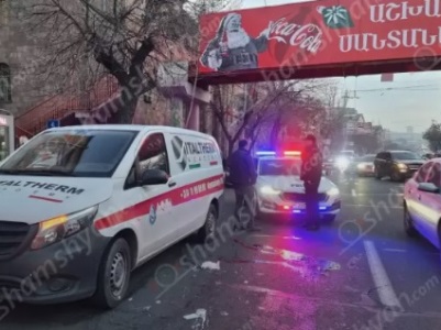 Mercedes Vito-ն Չարենցի փողոցում՝ վերգետնյա անցման տակ, վրաերթի է ենթարկել հետիոտնին.նրա վիճակը ծայրահեղ ծանր է