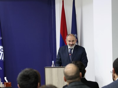 Пашинян провел заседание правящей партии