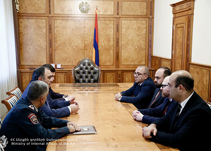 ՆԳ նախարարը մեդալներ ու պատվոգրեր է հանձնել ԲՏԱ նախարարության ղեկավարությանը