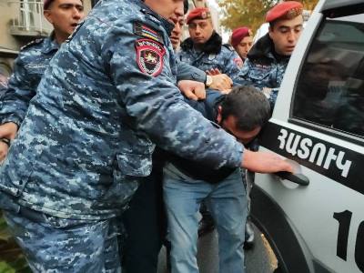 Полиция силой подвергла приводу членов движения «Занг»