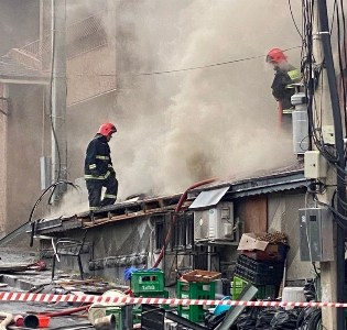 Խոշոր հրդեհ Ծաղկաձորում. այրվել են սննդի կետի տանիքի փայտե կառուցատարրերը, ջերմահարվել գույքը