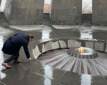 Руководитель делегации Франции в ПАСЕ посетил мемориальный комплекс «Цицернакаберд» в Ереване