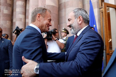 Премьер-министр Армении поздравил главу нового проевропейского правительства Польши
