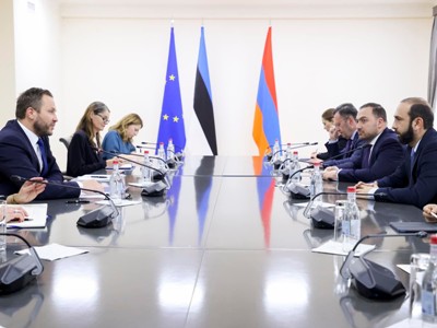 Министры ИД Армении и Эстонии проводят встречу в расширенном составе