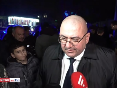 Губернатор Ширакской области также прибыл к военному госпиталю
