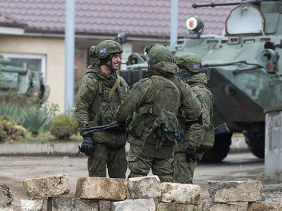 Russia peacekeeping contingent holds talks on demining in Karabakh