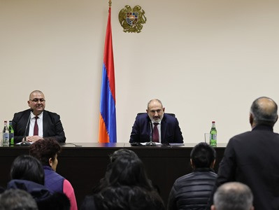 Пашинян провел встречу с родственниками вернувшихся на днях в Армению военнопленных