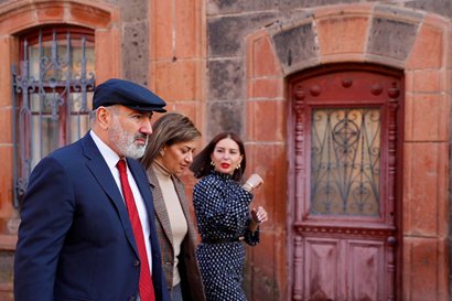 Премьер-министр Армении посетил с супругой дом-музей Сергея Меркурова в Гюмри
