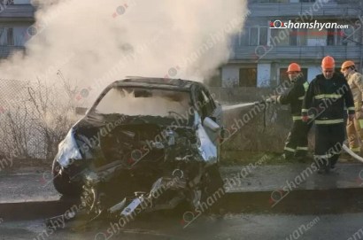 В Вайке у воинской части произошло крупное ДТП: вспыхнул пожар