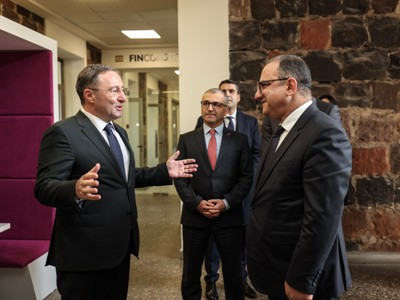 ՀՀ փոխվարչապետ Տիգրան Խաչատրյանն այցելել է «ՍոֆթԿոնստրակտ» տեխնոլոգիական ընկերություն և «Ֆասթ Բանկ» (ֆոտո)