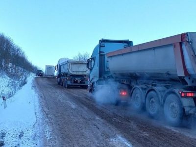 Грузовики долгое время не могли проехать участок дороги Агвани-Татев
