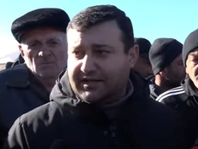 Депутат от правящей партии Нарек Григорян прибыл в Норатус: он рядом с протестующими рыбаками