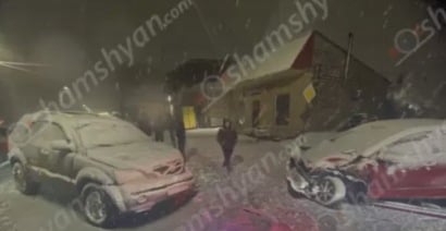 В Ереване столкнулись 2 автомобиля: пострадали 4 человека