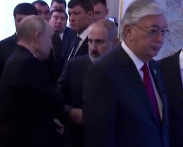 Armenia’s Pashinyan, Russia’s Putin actively talk during tour before informal CIS summit