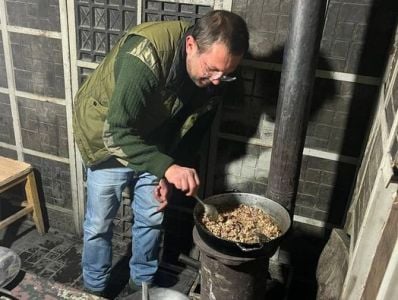 Депутат Гегам Манукян сварил обед для солдат