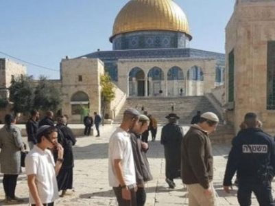 Israeli settlers break into Al-Aqsa Mosque territory, perform Talmudic rituals