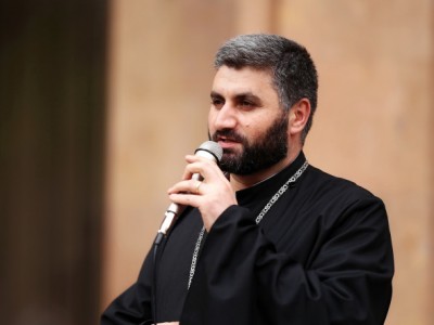 Քիչ առաջ ինձ զանգահարում և հարցնում են, թե «մեռելների զատիկը» ե՞րբ է. Տեր Վարազդատ քահանա