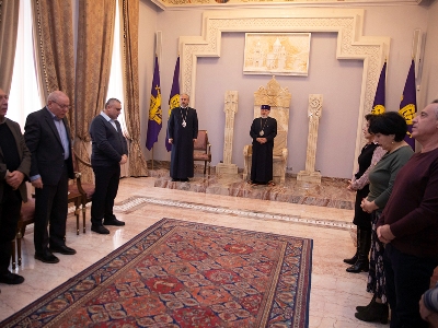Գարեգին Բ-ն Մայր Աթոռի աշխարհական աշխատակիցներին հորդորել է նույն ոգով շարունակել իրականացնել իրենց աշխատանքները