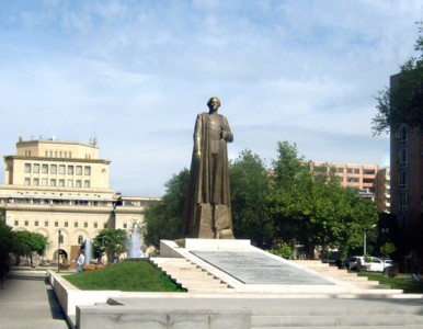 Депутат: У памятника Гарегина Нжде произошло крайне опасное событие